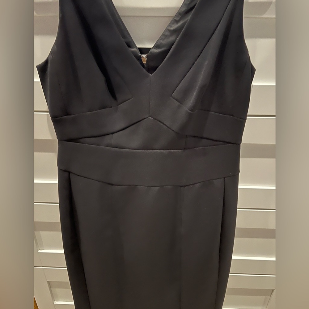 Anne Klein - Formal / Business Casual Knee Length Black Dress. Size 4